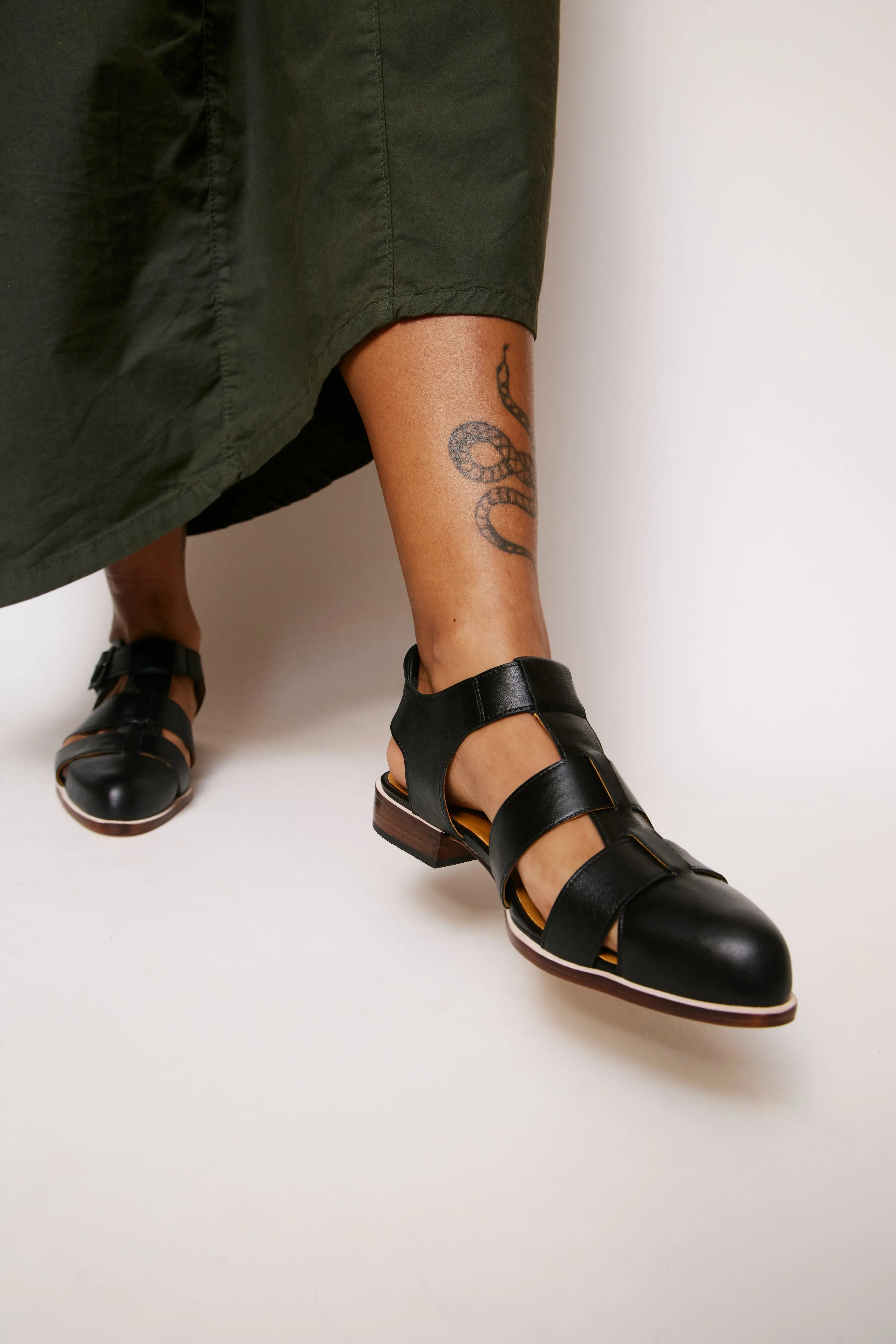 Eloah Black Fisherman Sandals