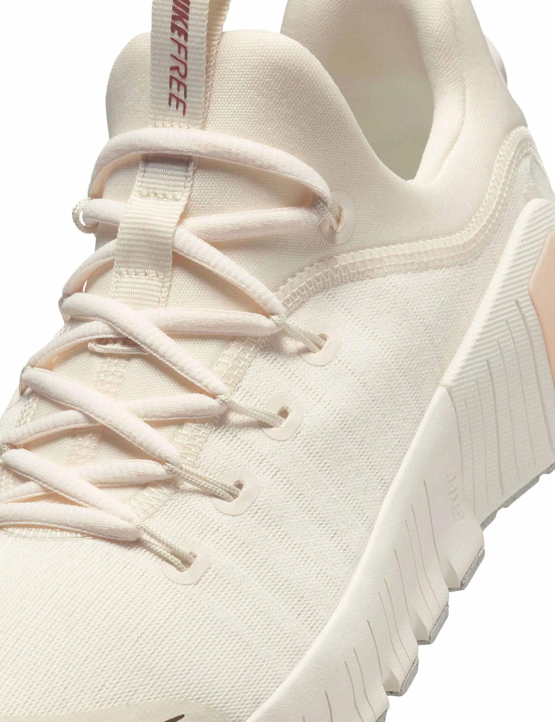 Free Metcon 6 Shoes - Pale Ivory/Guava Ice/Sail/Metallic Red Bronze