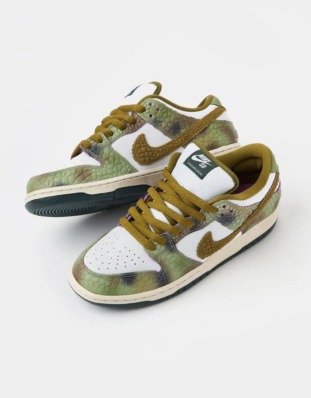 Nike SB 'Alexis Chameleon' Dunk Low Pro QS Skate Shoes - Oil Green/Desert Moss-White