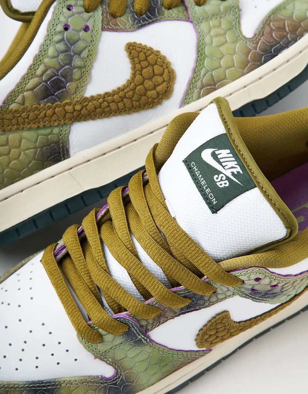 Nike SB 'Alexis Chameleon' Dunk Low Pro QS Skate Shoes - Oil Green/Desert Moss-White